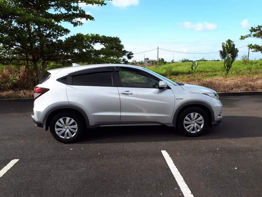 Honda Vezel - 2 - SUV Cars  on Aster Vender