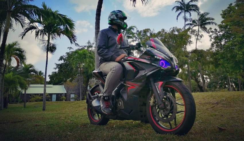 Pulsar RS200 - 2 - Sports Bike  on Aster Vender