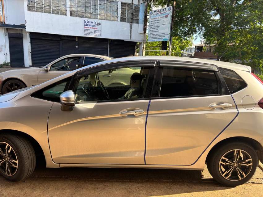 Honda Fit - 1 - Family Cars  on Aster Vender