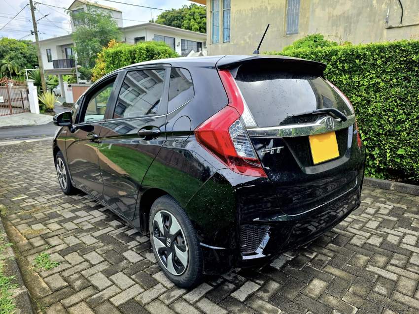 Honda Fit Hybrid Japan 2017 - 5 - Family Cars  on Aster Vender