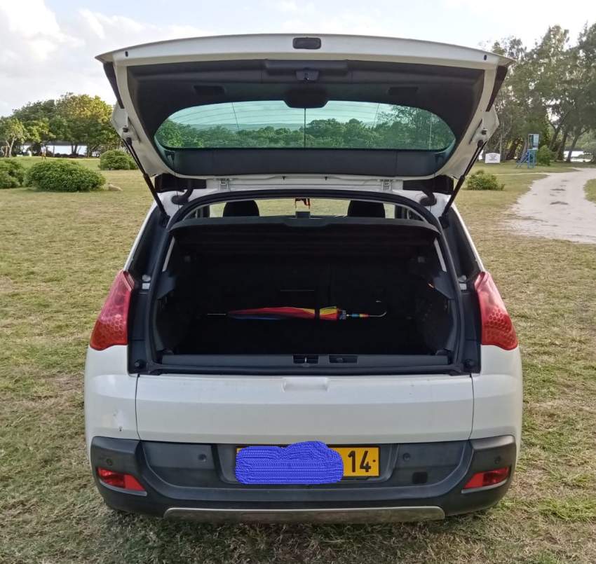 Peugeot 3008 Yr 14 , 86K KM, SUV Fully Executive Rs. 425 K - 4 - SUV Cars  on Aster Vender