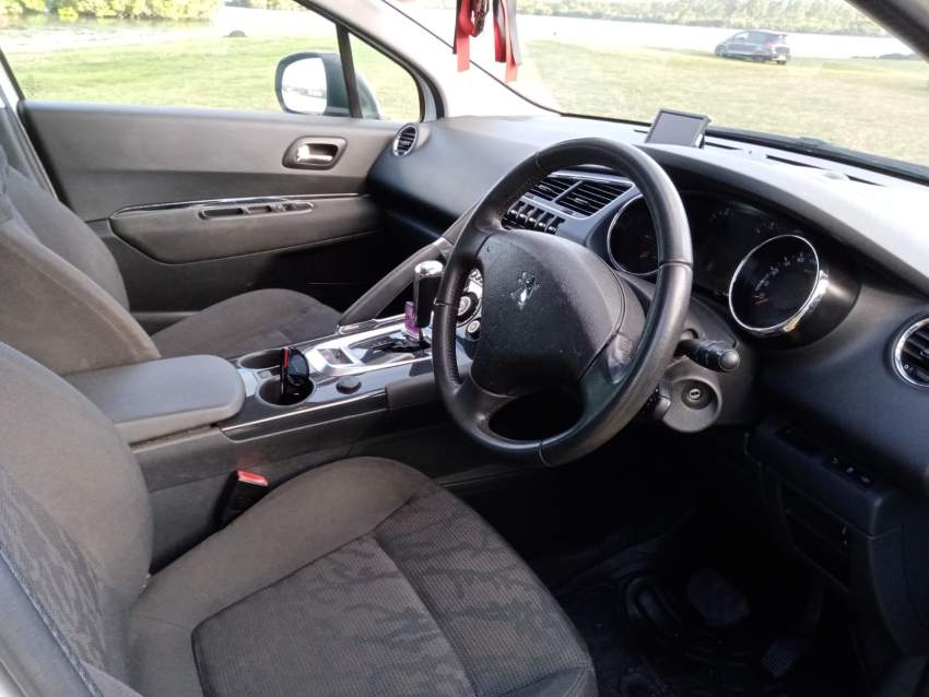 Peugeot 3008 Yr 14 , 86K KM, SUV Fully Executive Rs. 425 K - 5 - SUV Cars  on Aster Vender