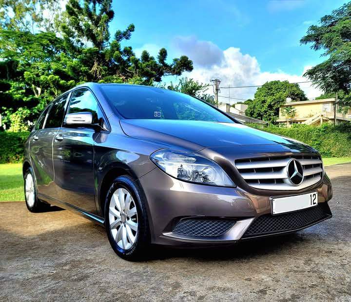 Mercedes B180 2012 - 1 - Family Cars  on Aster Vender