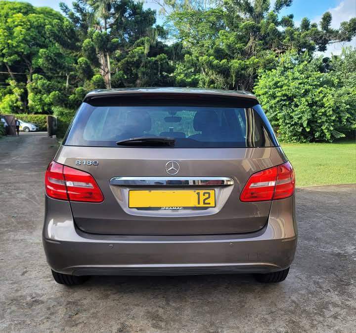 Mercedes B180 2012 - 3 - Family Cars  on Aster Vender