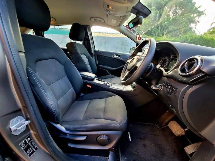 Mercedes B180 2012 - 7 - Family Cars  on Aster Vender