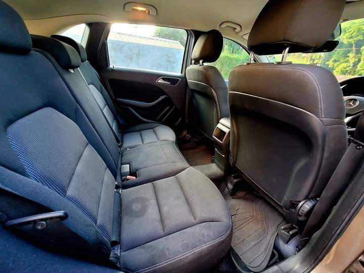 Mercedes B180 2012 - 6 - Family Cars  on Aster Vender