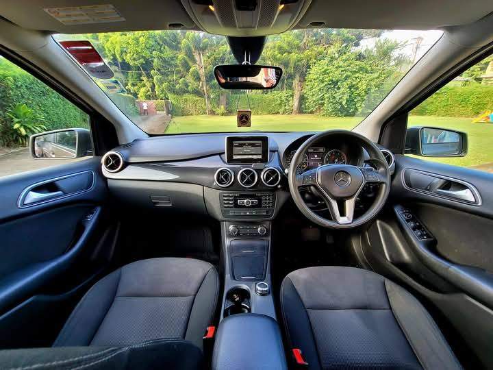 Mercedes B180 2012 - 8 - Family Cars  on Aster Vender