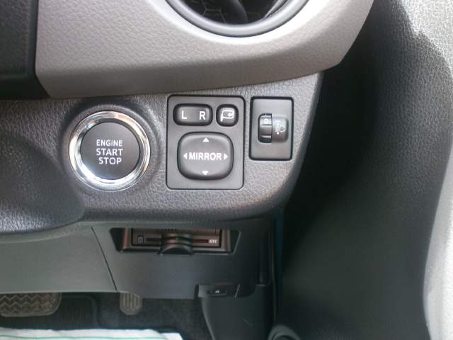 Toyota Vitz  - 4 - Family Cars  on Aster Vender