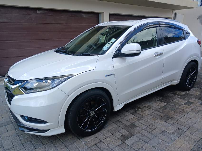 Honda Vezel - 2 - SUV Cars  on Aster Vender