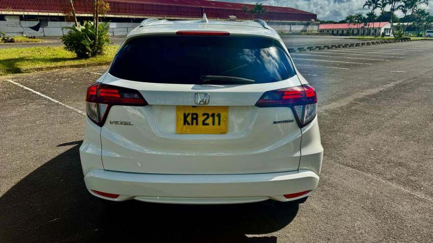 2014 HONDA VEZEL Z PACKAGE HYBRID - 4 - SUV Cars  on Aster Vender