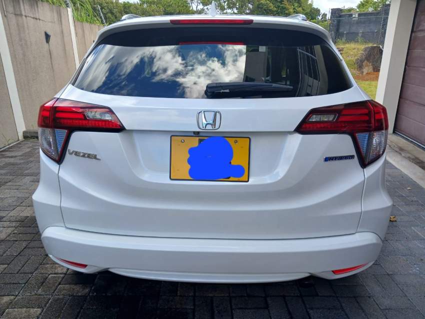 2014 Honda Vezel Hybrid - 3 - SUV Cars  on Aster Vender