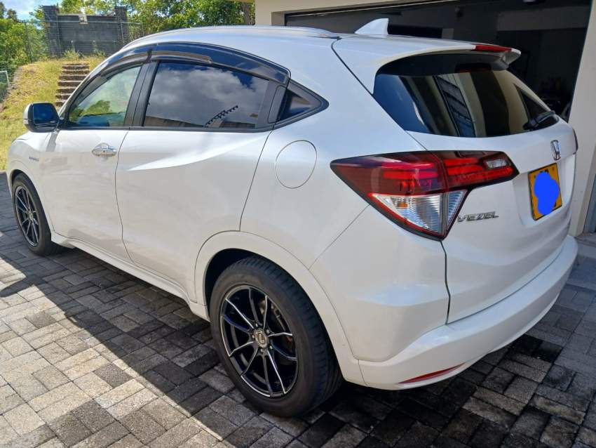 2014 Honda Vezel Hybrid - 2 - SUV Cars  on Aster Vender