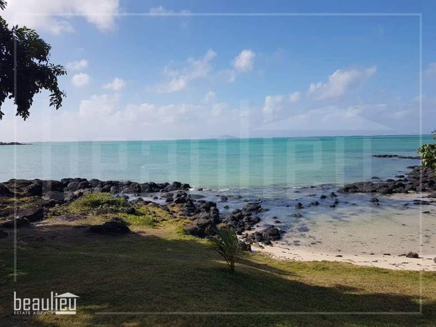 Residential land of 8.5 perches is for sale in St Francois on Aster Vender