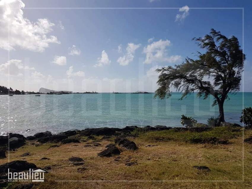 Residential land of 8.5 perches is for sale in St Francois - 1 - Land  on Aster Vender
