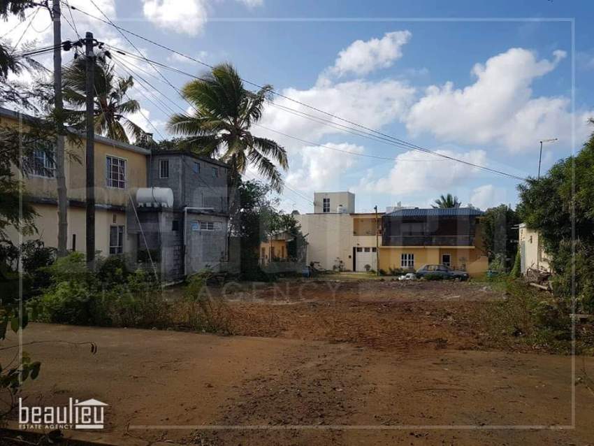 Residential land of 8.5 perches is for sale in St Francois - 2 - Land  on Aster Vender