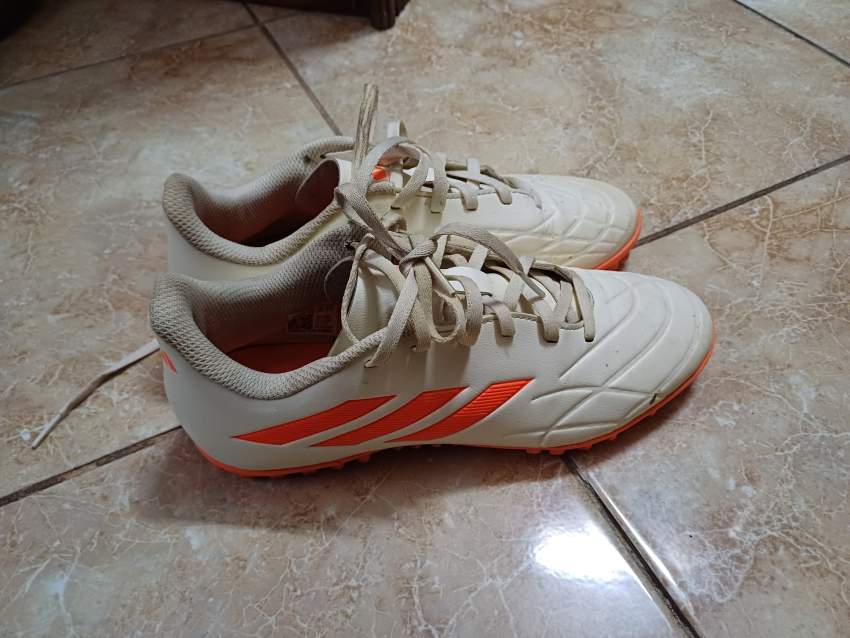 Futsal and Turf shoes for sale - 2 - Others  on Aster Vender