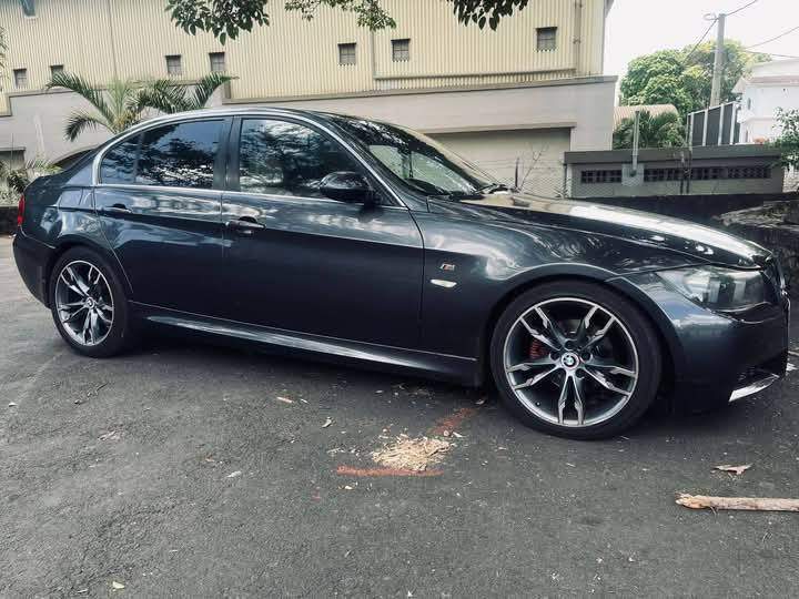 BMW 325i Automatic  2006 - 1 - Luxury Cars  on Aster Vender