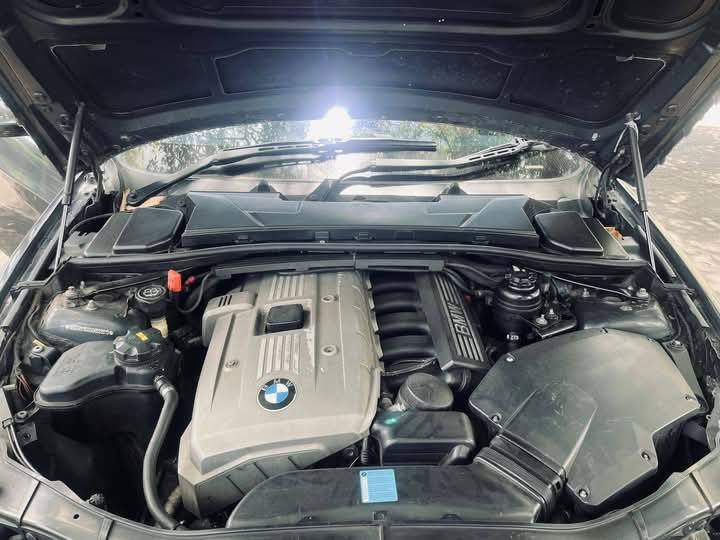 BMW 325i Automatic  2006 - 8 - Luxury Cars  on Aster Vender