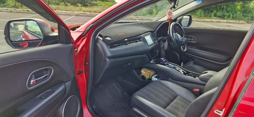 Honda Vezel Z Sensing Hybrid 2017 - 5 - SUV Cars  on Aster Vender