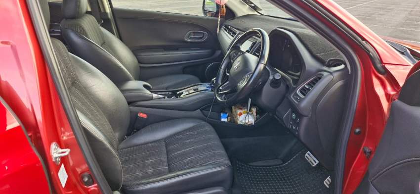 Honda Vezel Z Sensing Hybrid 2017 - 4 - SUV Cars  on Aster Vender