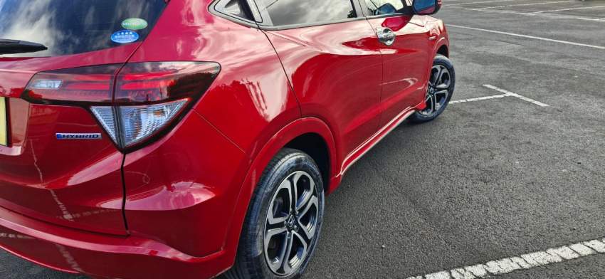 Honda Vezel Z Sensing Hybrid 2017 - 2 - SUV Cars  on Aster Vender