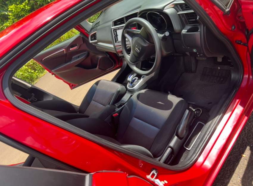 Honda Fit Hybrid 2014 - 5 - Family Cars  on Aster Vender