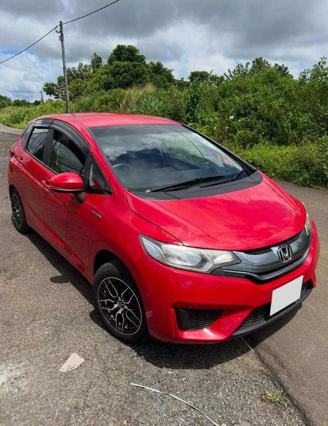 Honda Fit Hybrid 2014 - 1 - Family Cars  on Aster Vender
