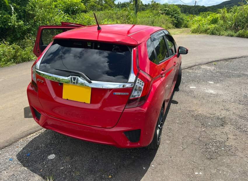 Honda Fit Hybrid 2014 - 3 - Family Cars  on Aster Vender