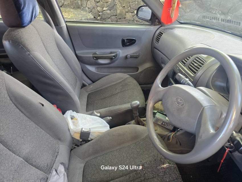 Hyundai Accent 2000 - 5 - Compact cars  on Aster Vender