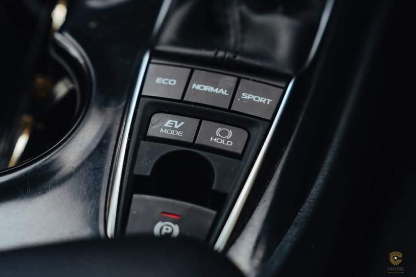 Toyota Camry 2021 - 5 - Luxury Cars  on Aster Vender