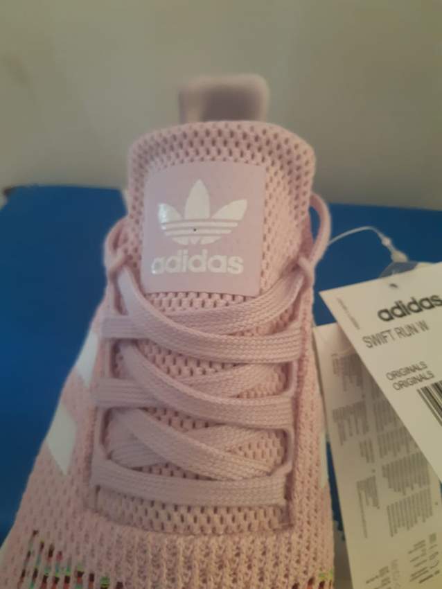 NEW Adidas Original Woman Swift Run  SIZE 42 - 3 - Sports shoes  on Aster Vender