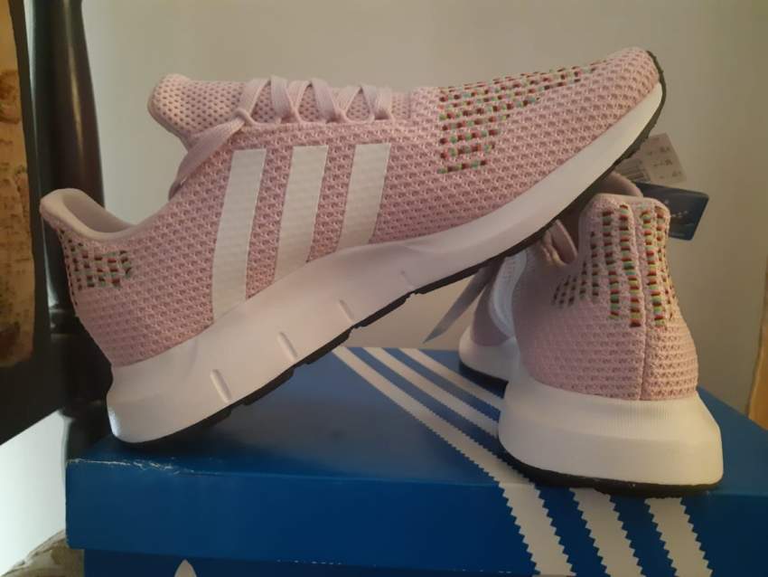 NEW Adidas Original Woman Swift Run  SIZE 42 - 1 - Sports shoes  on Aster Vender