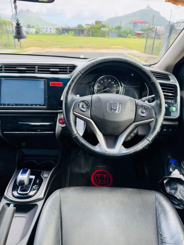 Honda Grace Hybrid 2016 - 4 - Family Cars  on Aster Vender