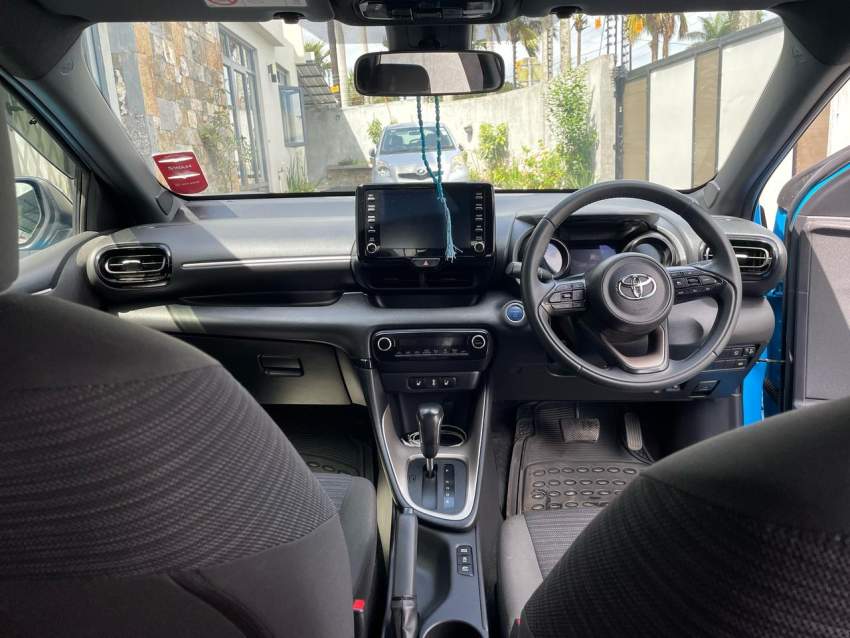 Toyota Yaris Z Package Hybrid – 2020 - 6 - Compact cars  on Aster Vender