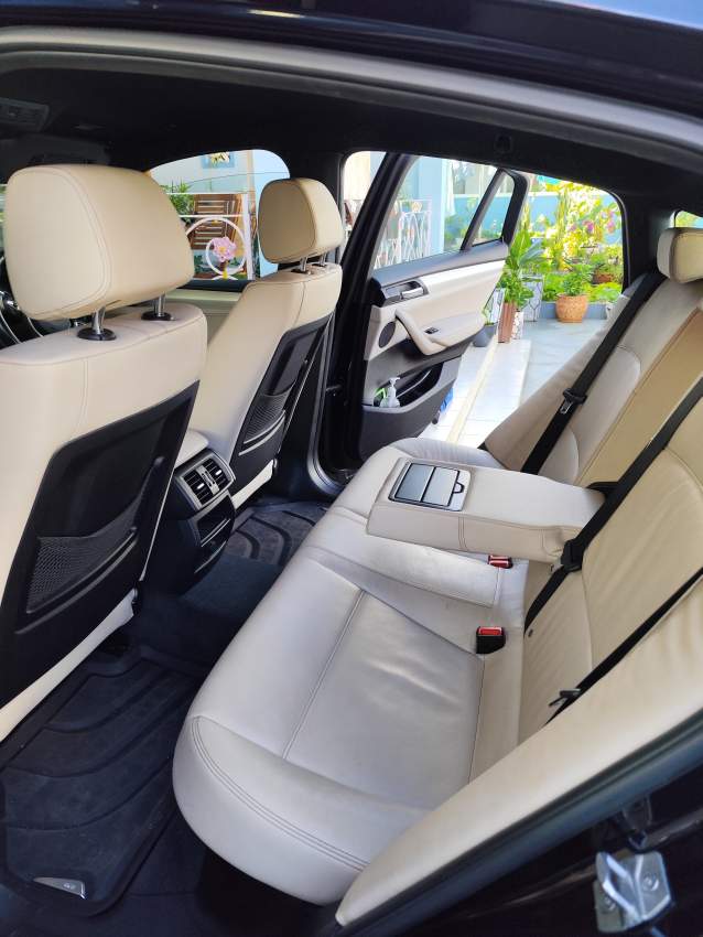 BMW X4 - 4 - SUV Cars  on Aster Vender