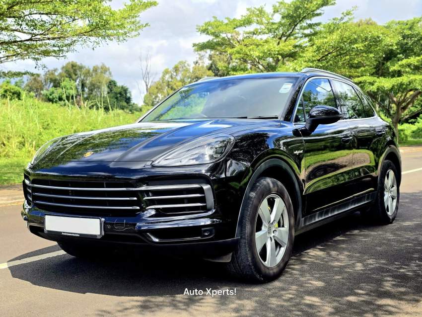 Porsche Cayenne Hybrid 2022 - 1 - Luxury Cars  on Aster Vender