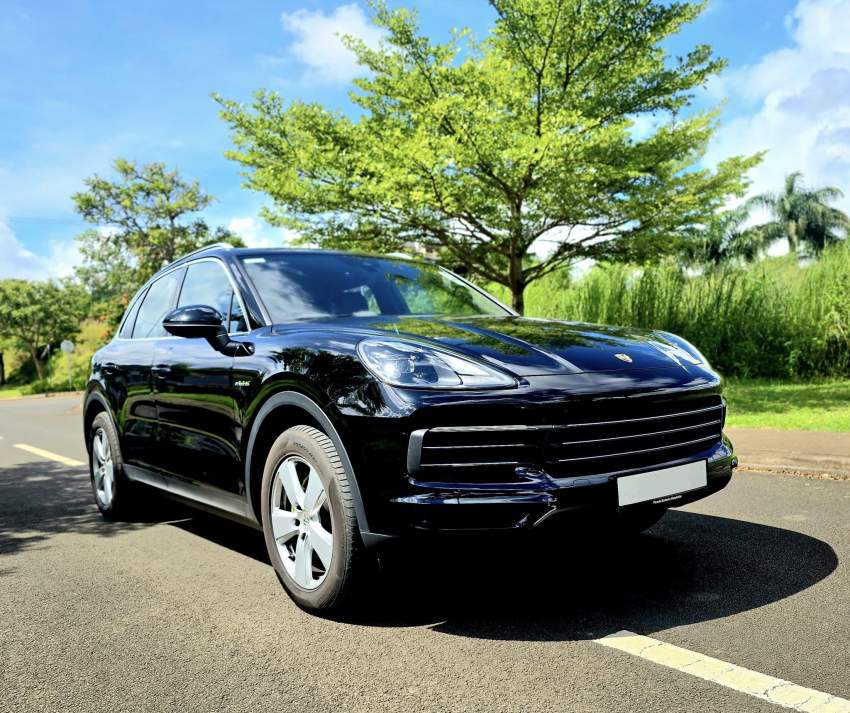 Porsche Cayenne Hybrid 2022 - 2 - Luxury Cars  on Aster Vender