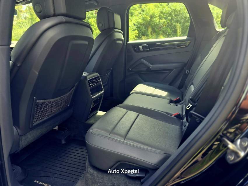 Porsche Cayenne Hybrid 2022 - 6 - Luxury Cars  on Aster Vender