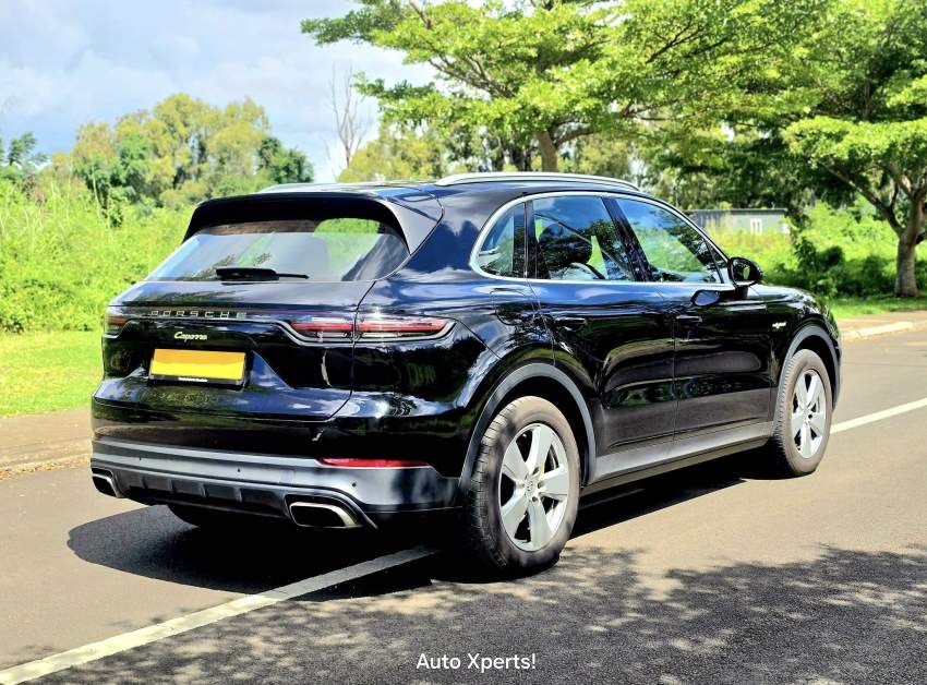 Porsche Cayenne Hybrid 2022 - 5 - Luxury Cars  on Aster Vender