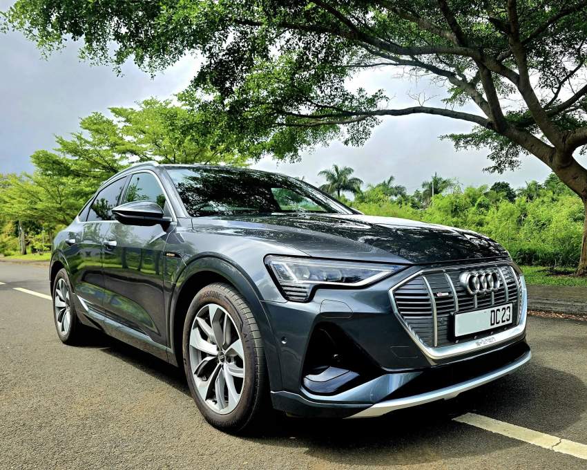 Audi Etron 55 S-LINE Sport back Quattto 2023 - 1 - SUV Cars  on Aster Vender