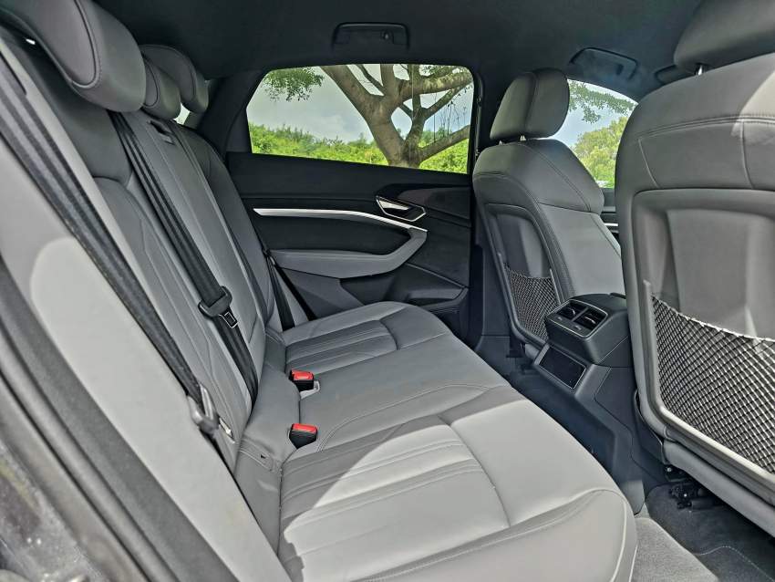 Audi Etron 55 S-LINE Sport back Quattto 2023 - 5 - SUV Cars  on Aster Vender