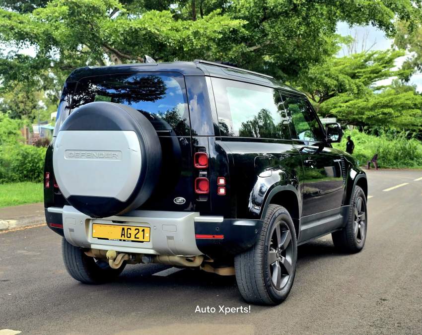 Land Rover Defender 2 door 2021 - 3 - SUV Cars  on Aster Vender