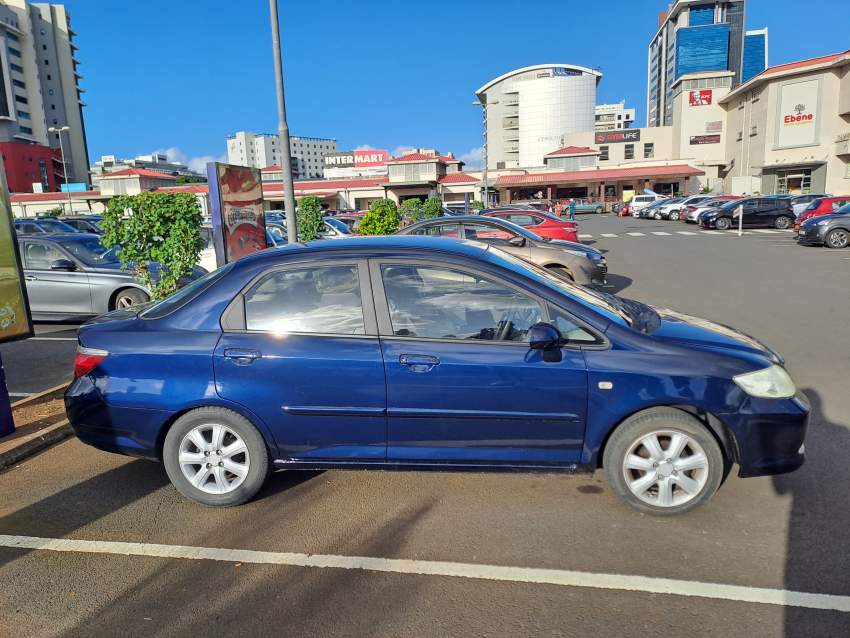 Honda city 1.5 Sedan - 3 - Family Cars  on Aster Vender