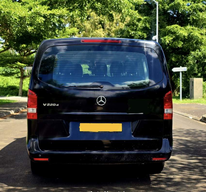 Mercedes V220 D 2017 - 4 - Family Cars  on Aster Vender