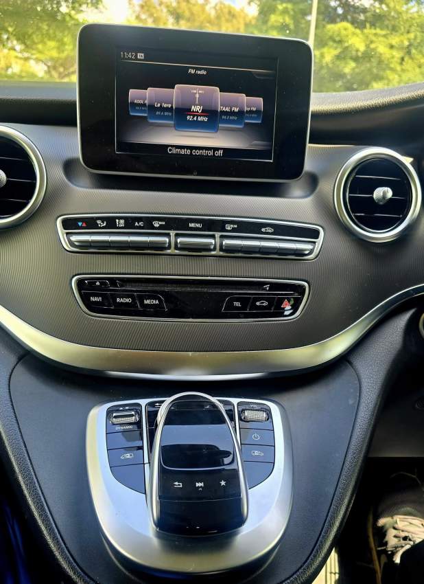 Mercedes V220 D 2017 - 8 - Family Cars  on Aster Vender