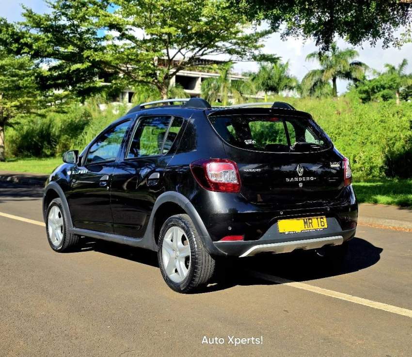 Renault Sandero Stepway 1.0T 2016 - 4 - Compact cars  on Aster Vender