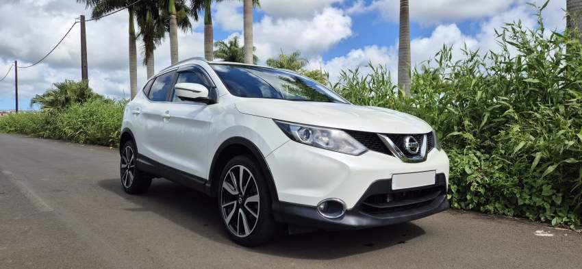 Nissan Qashqai year 2015 - 0 - SUV Cars  on Aster Vender
