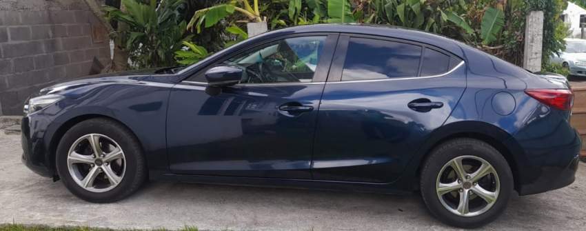 Mazda 3 SKYACTIV 2017 - 1 - Family Cars  on Aster Vender