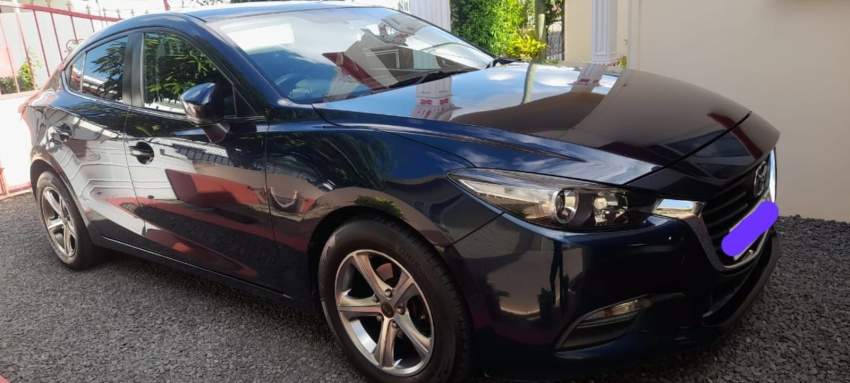 Mazda 3 SKYACTIV 2017 - 2 - Family Cars  on Aster Vender