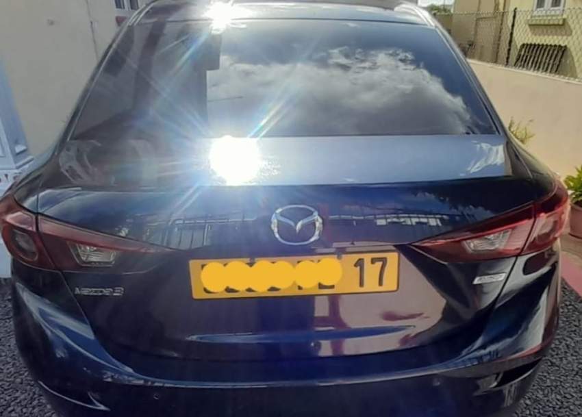 Mazda 3 SKYACTIV 2017 - 4 - Family Cars  on Aster Vender